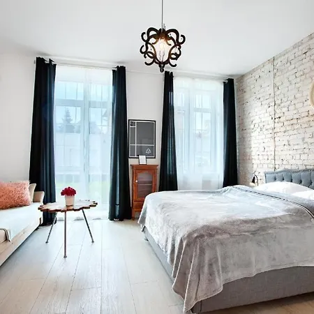 999 Ogrod Apartman
